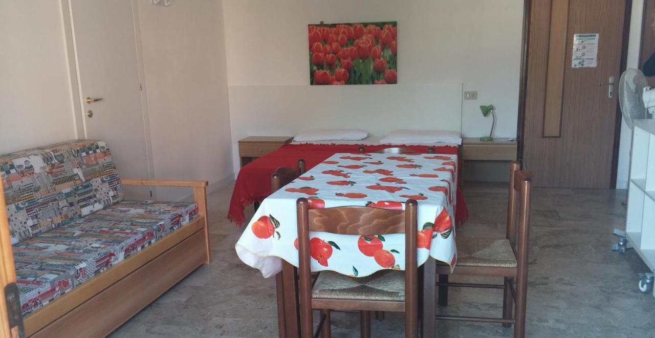 Residence Condominio Roma Ераклеа Екстер'єр фото